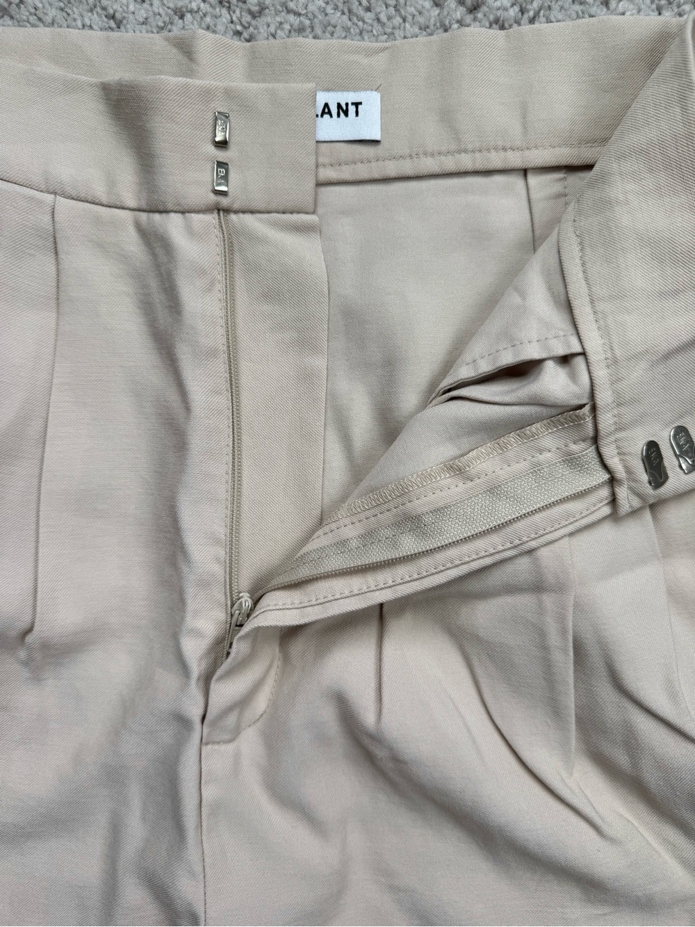 Nonchalant Label Pleated Tailored High Waist Shorts Cream XS - Picture 4 of 14